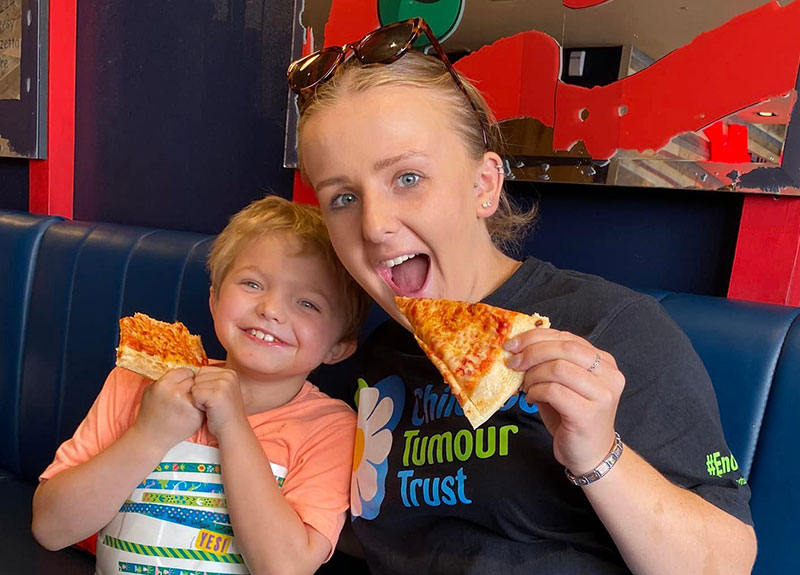 Eating pizza
